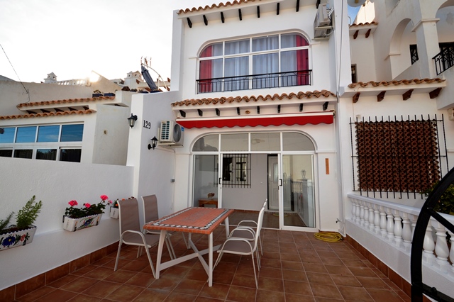 Townhouse in Calle Belice