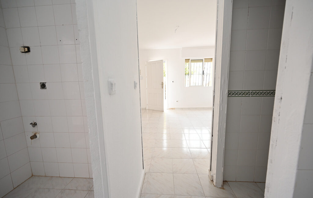 22-ACCESO BAÑO Y COCINA