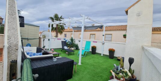 Top floor bungalow with solarium in Las Filipinas