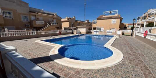 Top floor bungalow in Aquas Nuevas, Torrevieja